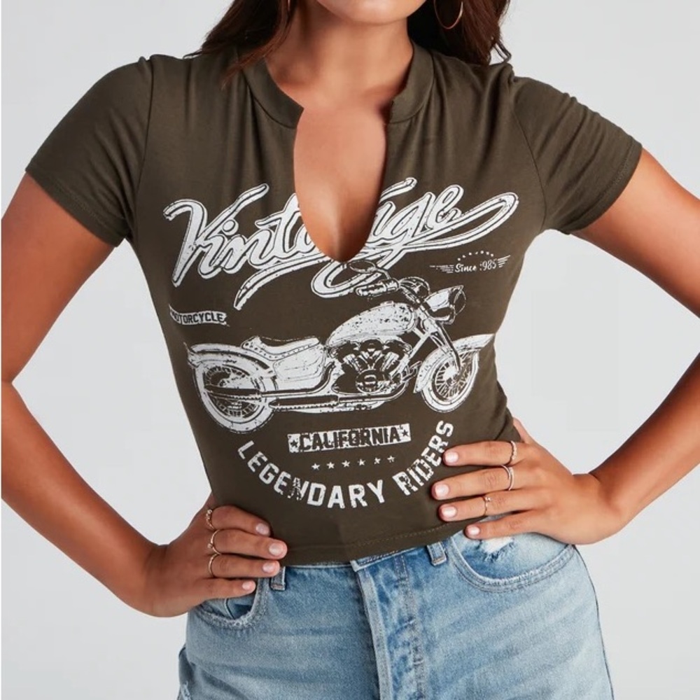 Vintage Moto graphic crop tee